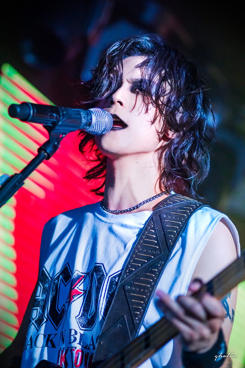 GUITARHOLICxxx's tweet image. 🖤

Cyan 싸이언 #크랙샷 #crackshot
크랙샷 앨범 발매 기념 공연 &amp;lt;충돌&amp;gt; 
240728 @롤링홀