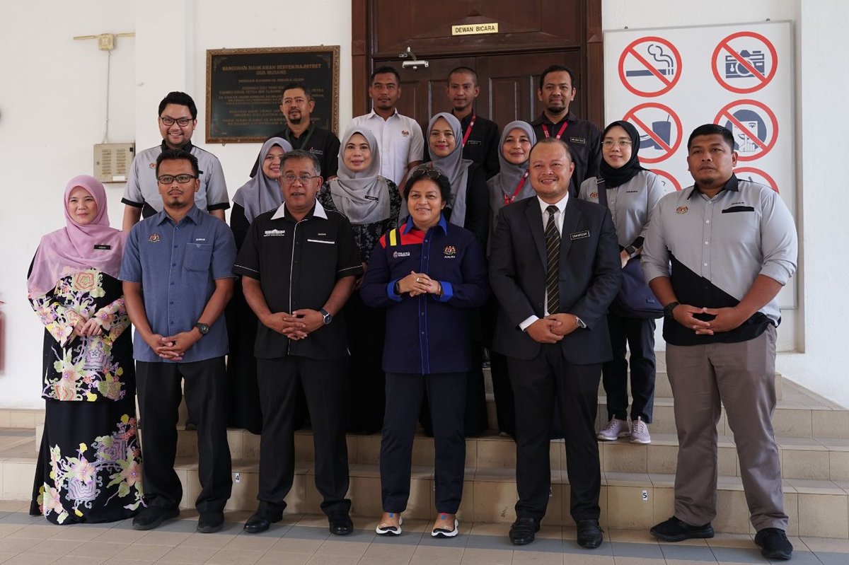 GUA MUSANG, 30 Julai 2024 – LAWATAN KERJA MENTERI DI JABATAN PERDANA MENTERI (UNDANG-UNDANG &amp; REFORMASI INSTITUSI) KE MAHKAMAH GUA MUSANG, KELANTAN.

#bheuu
#JabatanPerdanaMenteri
#MalaysiaMadani