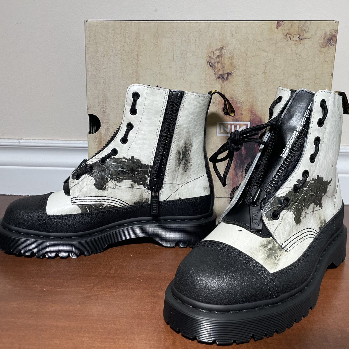 Dr. Martens NINコラボ ブーツ マーチン DR. MARTENSと大好きなNINE INCH NAILS とのコラボブーツ 「1460 NIN 8