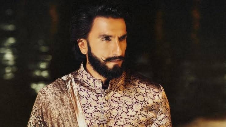 killmytroubles1's tweet image. ⚔️ Celebrity Battle ⚔️

👍 Like for - Ranbir Kapoor 
🔁 Retweet for - Ranvir Singh

👇 Comment below with your favorite and why! 

#RanvirSingh #RanbirKapoor