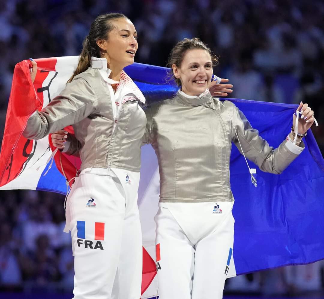 Bravo les filles ! Mention spéciale à <a href="/Noune_Brunette/">Manon Apithy</a> pour avoir décroché la médaille en escrime aux Jeux Olympiques de #Paris  🎉🥇