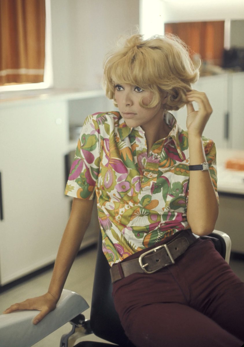 Tout le charme de Mireille Darc...
📷: Ron Galella (1968).