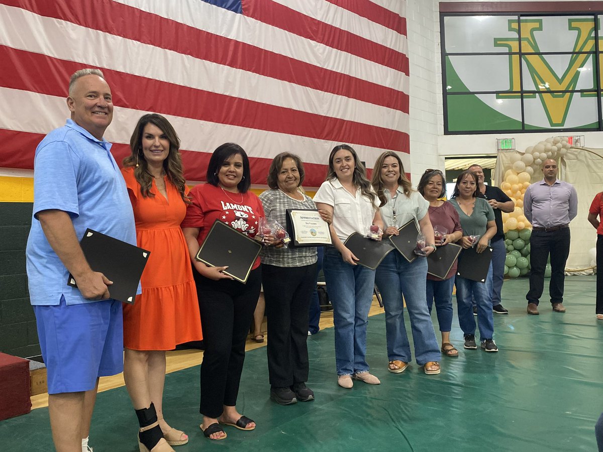 LG (@lorigonzalezedu) on Twitter photo The 24-25 school year has officially kicked off @ LESD! Todays District BuyBack Day was amazing—great turnout, fantastic breakout sessions & PD from our partners & staff. Uplifting & inspiring moments! Transform Together: Unite in Positivity & Progress 🧡<a href="/lamont_district/">Lamont Elementary School District</a> The 24-25 school year has officially kicked off @ LESD! Todays District BuyBack Day was amazing—great turnout, fantastic breakout sessions & PD from our partners & staff. Uplifting & inspiring moments! Transform Together: Unite in Positivity & Progress 🧡<a href="/lamont_district/">Lamont Elementary School District</a>