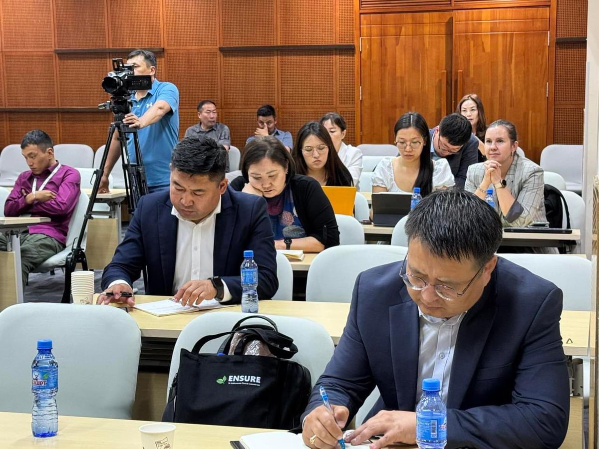 БОУАӨ-ийн сайд С.Одонтуяа “Цэнгэг усны нөөц, байгаль хамгаалах төв” УТҮГ-ын  үйл ажиллагаатай танилцаж,тус байгууллагын ажилчид, албан хаагчидтай уулзаж санал солилцлоо.Тэрээр байгаль орчны сургалт,судалгаа,нөлөөллийн ажилд онцгой анхаарал хандуулна гэв
facebook.com/share/p/mhXRYK…