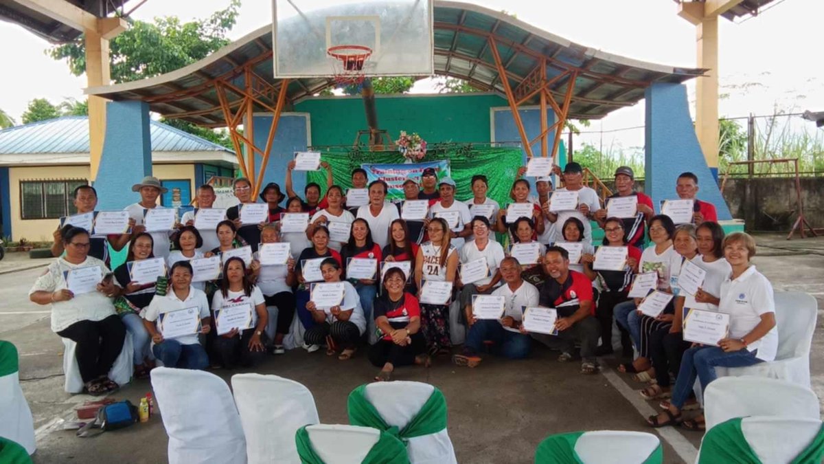 ATIEVisayas's tweet image. Continue sharing  your knowledge and skills trainers!
Batch 4 TOT on Farm Clustering  and Consolidation graduates from Kananga, Leyte conducted a Training on Farm Clustering and Consolidation farmer-level on July 24 to 26, 2024.
Padayon! 
#ATILEADS
#ishareknowledge
#ATIiNspire