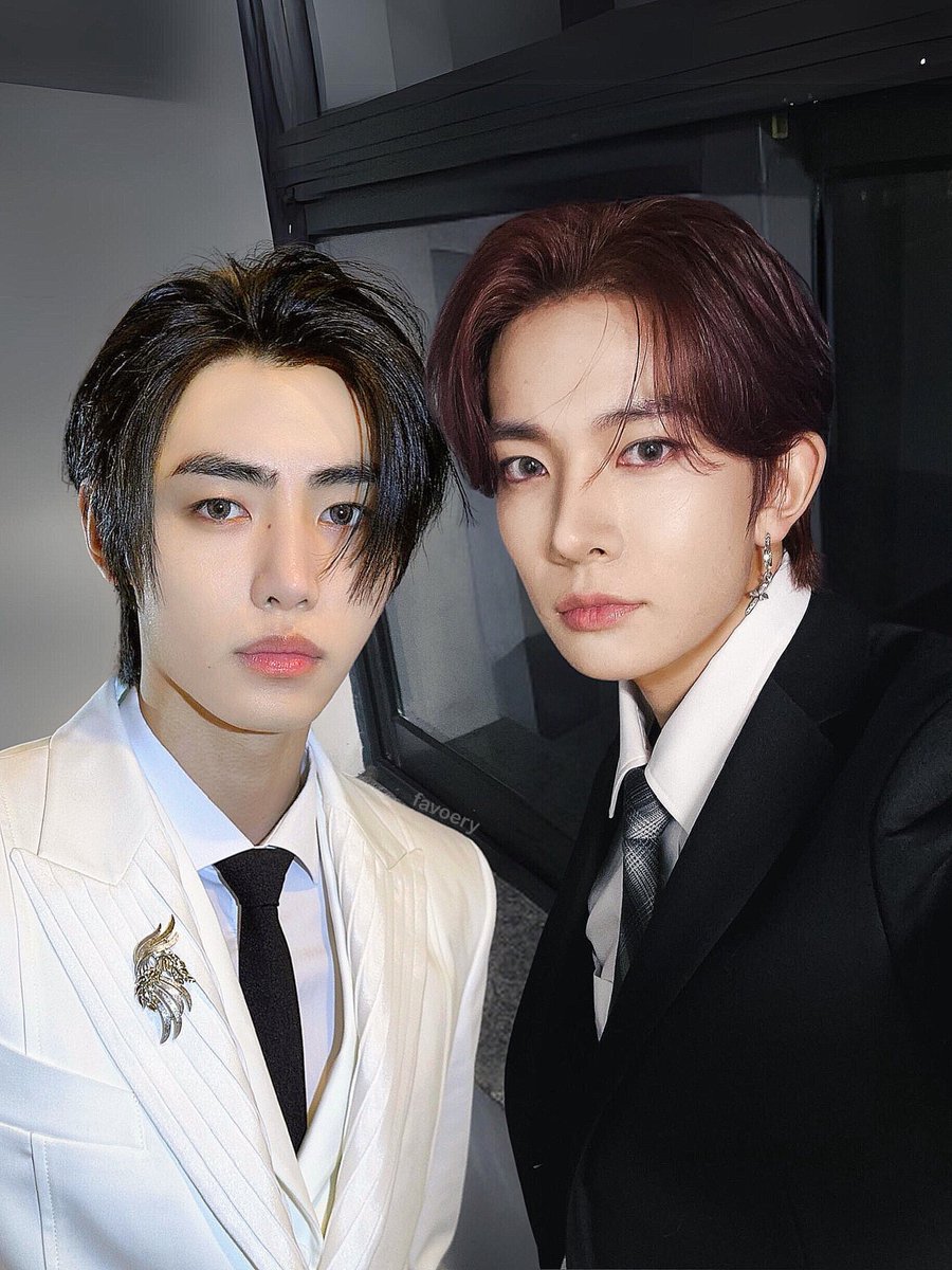 heehoonbase's tweet photo. hsh! GUYS HEEHOON SELCA 😭________😭 (simulasi) https://t.co/5BphYpmqfY