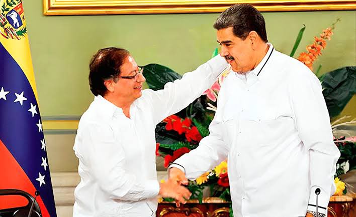 MiguelPenaflor's tweet photo. El silencio de estos personajes respecto al fraude que cometió el Dictador @nicolasmaduro en Venezuela es revelador y los convierte en CÓMPLICES:

@lopezobrador_ 
@LulaOficial 
@petrogustavo 
@Claudiashein 

¡VENEZUELA LIBRE DE MADURO! 🇻🇪

#FueraMaduro #VenezuelaLibreDelDictador https://t.co/wiw32kR2Xn