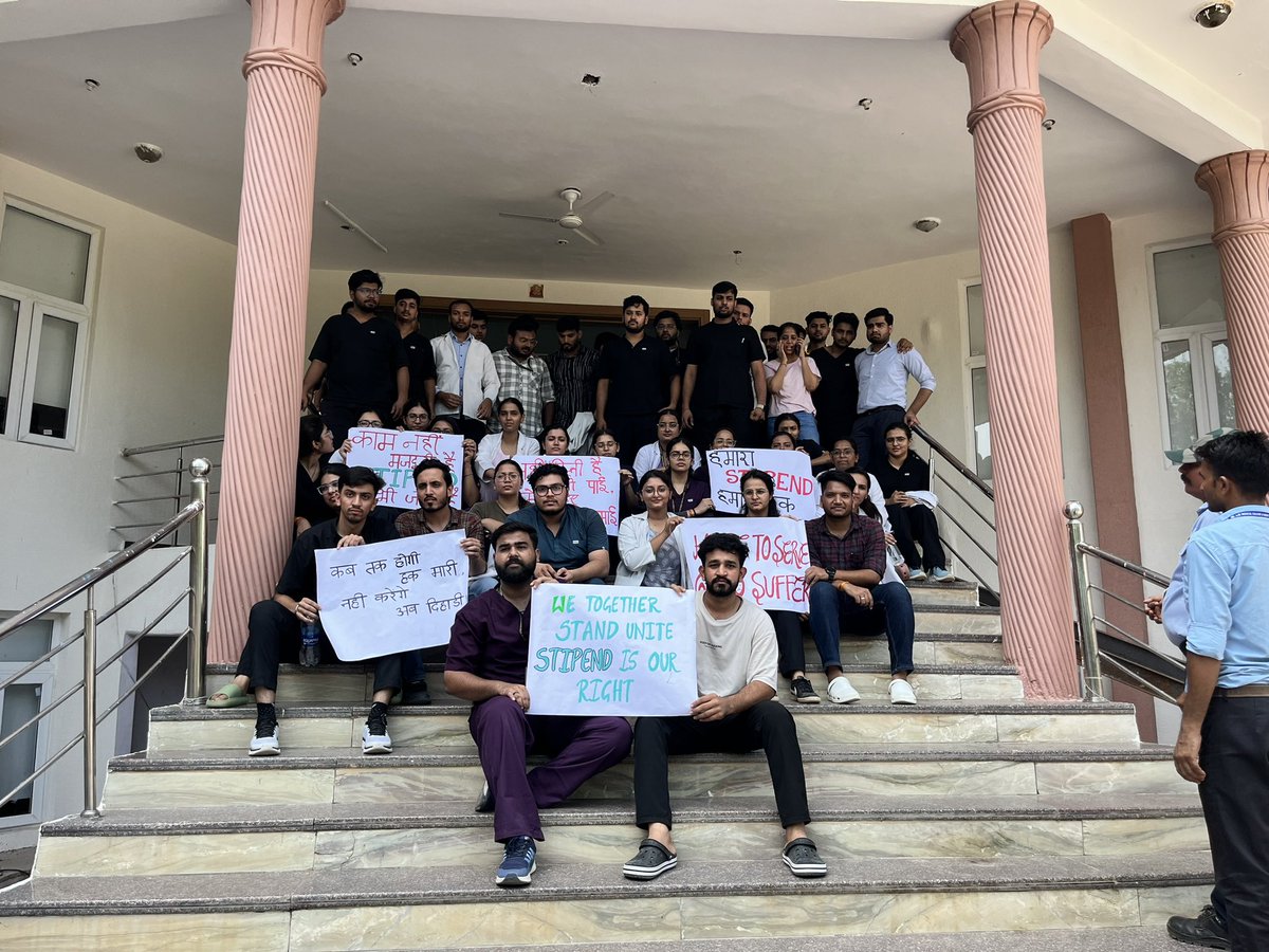 RuhilRupin's tweet photo. एमबीबीएस छात्रों को उनका हक दिलाओ, स्टाइपेंड में भेदभाव मिटाओ!

 #MBBSInterns 
#NMC 
@DrDhruvchauhan 
@UPGovt 
@myogiadityanath 
@myogioffice https://t.co/NPGyt2Q3mn