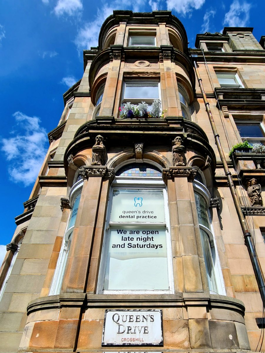 is_glasgow's tweet photo. I love these bay windows, especialy the curved glass. They're on the 1885 French Renaissaice style tenements on Queen's Drive in Glasgow designed by William White.
Cont./
#glasgow #architecture #baywindow #glasgowbuildings #tenement #glasgowtenement #queensdrive #queenspark https://t.co/tKRtS9CeEW