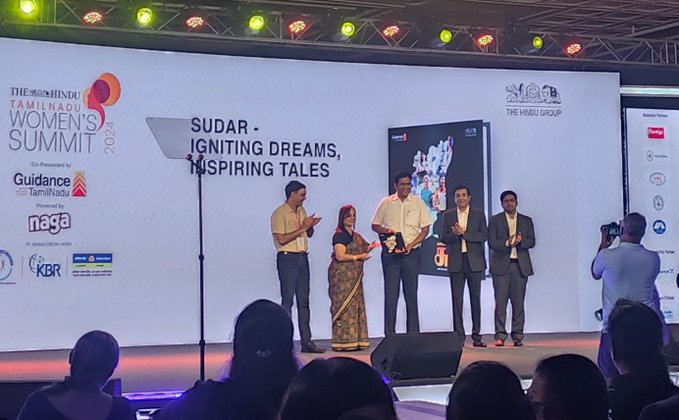 the_hindu's tweet image. Minister for Industries @TRBRajaa receives the first copy of the coffee table book titled 'Sudar - Igniting dreams, Inspiring tales' published by @the_hindu from Nirmala Lakshman, Chairperson, The Hindu Group Publishing Private Limited at @the_hindu's #TamilNaduWomenSummit2024,…