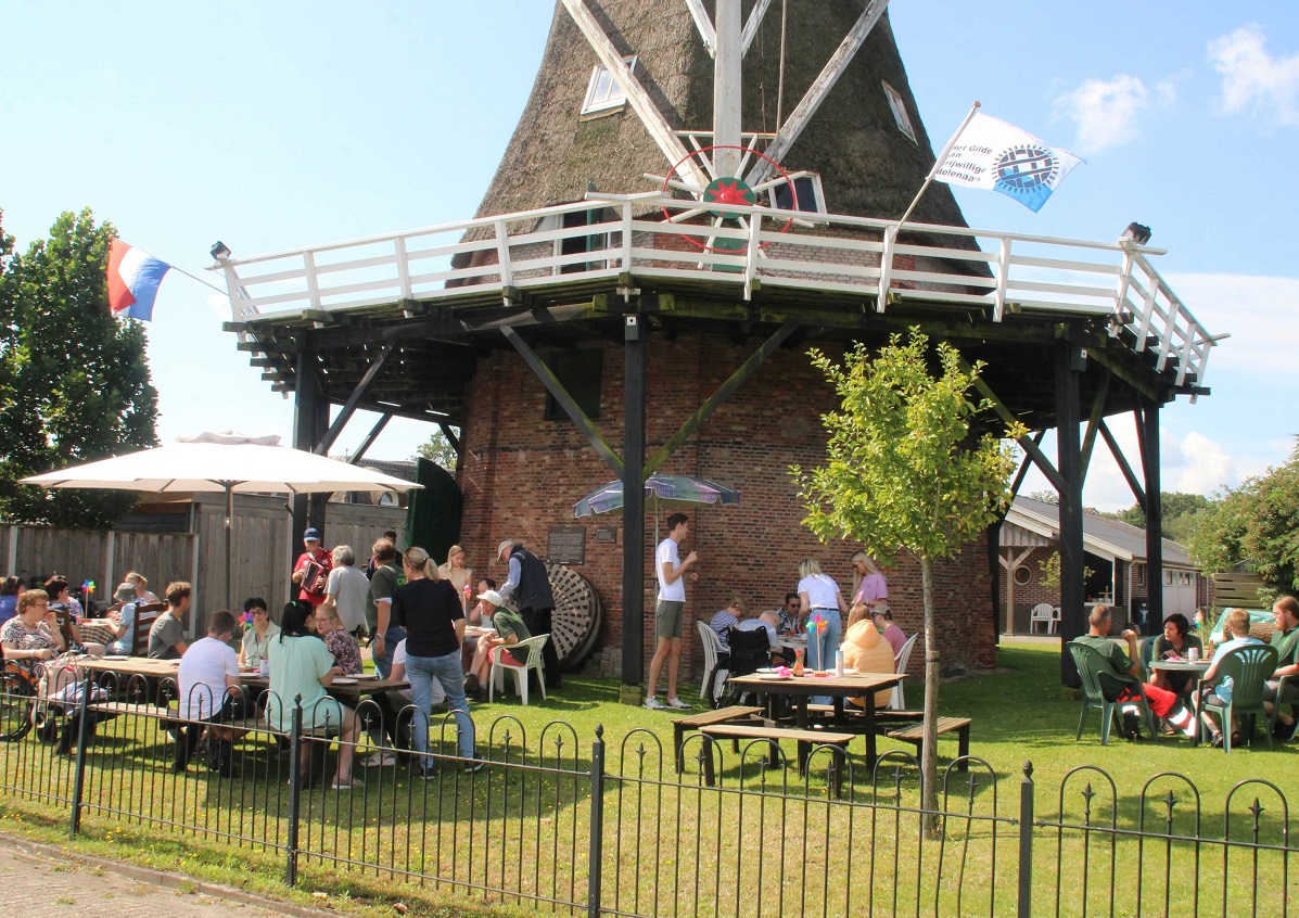 De 'Wensboom-wensen' van de cliënten van DAC De Roos en 't Kukelnest zijn in vervulling gebracht. 
Cliënten en begeleiders werden welkom geheten door de vrijwilligers van De Braakmolen, met drankjes en pannenkoeken. 
Lees het hele verhaal op goorsvictorie.nl. 
#wensboom