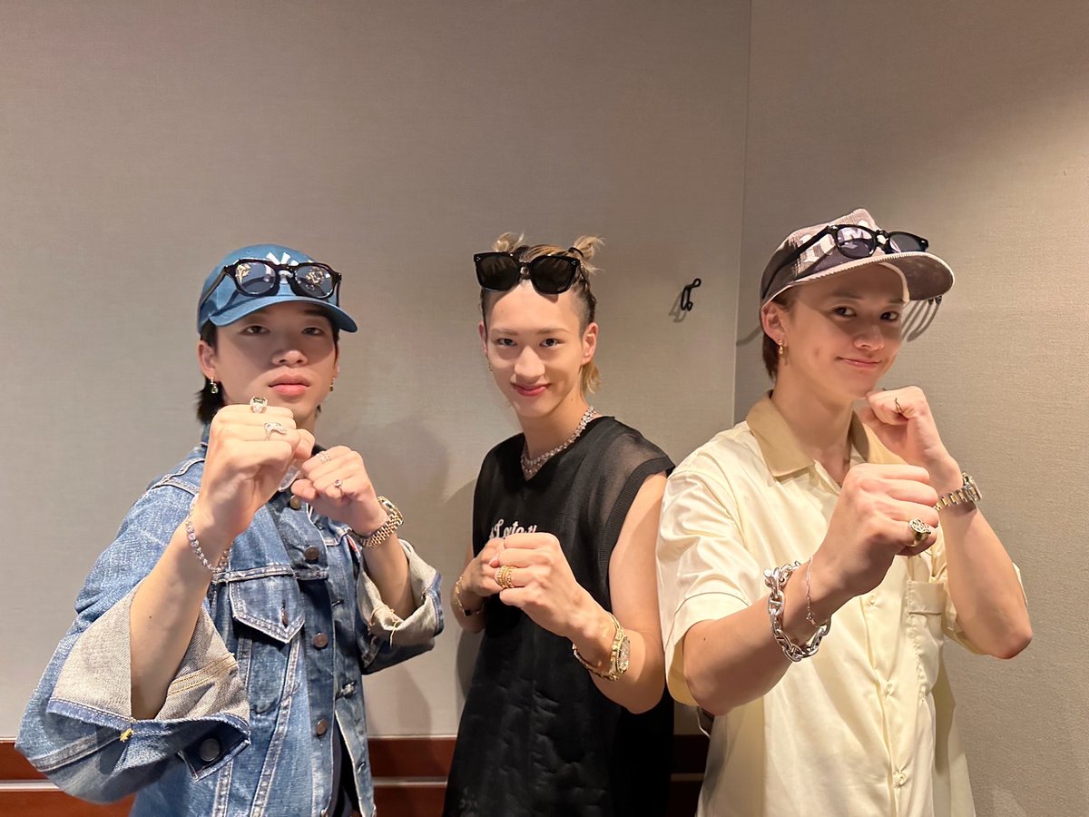 MEDIA INFO】 このあと18:00から #BUDDiiS レギュラー番組 #AuDee「No
