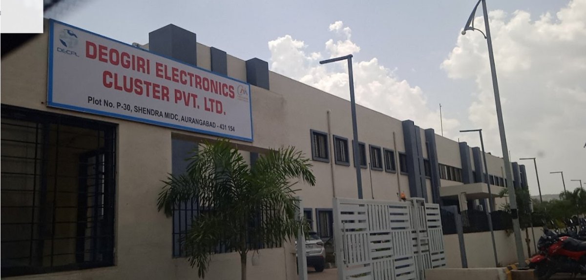 The_CSN_Index's tweet image. Deogiri Electronics Cluster Pvt. Ltd. (#DECPL) is a brownfield electronics manufacturing cluster (#EMC) in #Shendra 5 star MIDC, #Chhatrapati_Sambhaji_Nagar. It has CFC units for PCB prototyping, design and testing, cabinet manufacturing and training innovation.

1/2