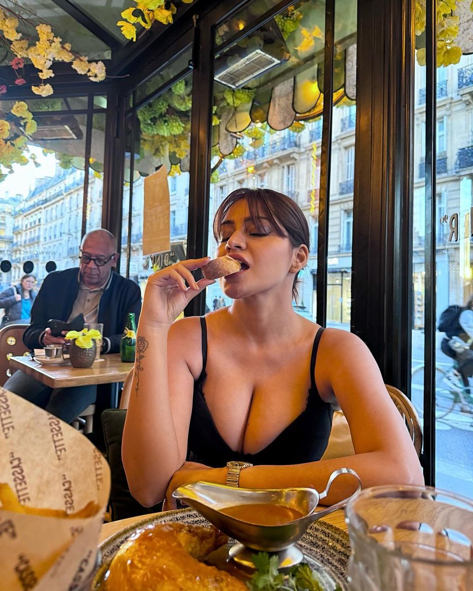 SymrannnK's tweet photo. 🖤☕ https://t.co/7gaTppFMq3
