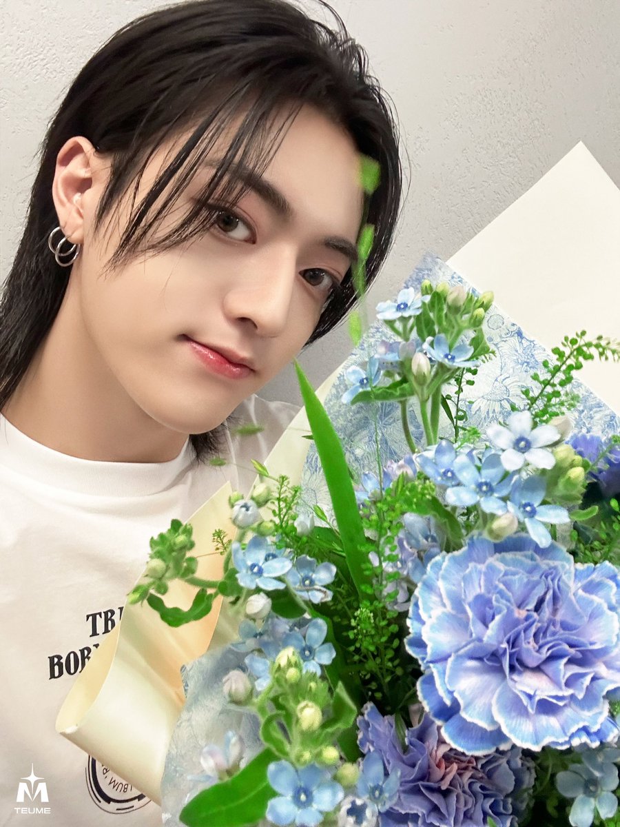 JEONGWO0XHARUT0's tweet photo. bouquet of flower 💐 #하루토 #박정우 https://t.co/cGRds5D7Pd