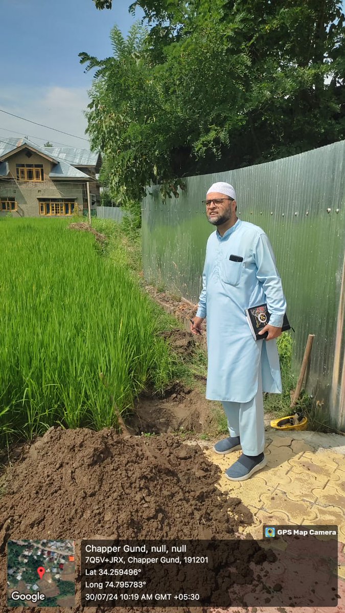 ESDManigam's tweet image. Resolving issue's during Erection of poles at chapper gund of Nunner feeder coming under #RDSS in the sub division Manigam. @EdGanderbal @KpdclG @KPDCLOfficial @mussarat_zia