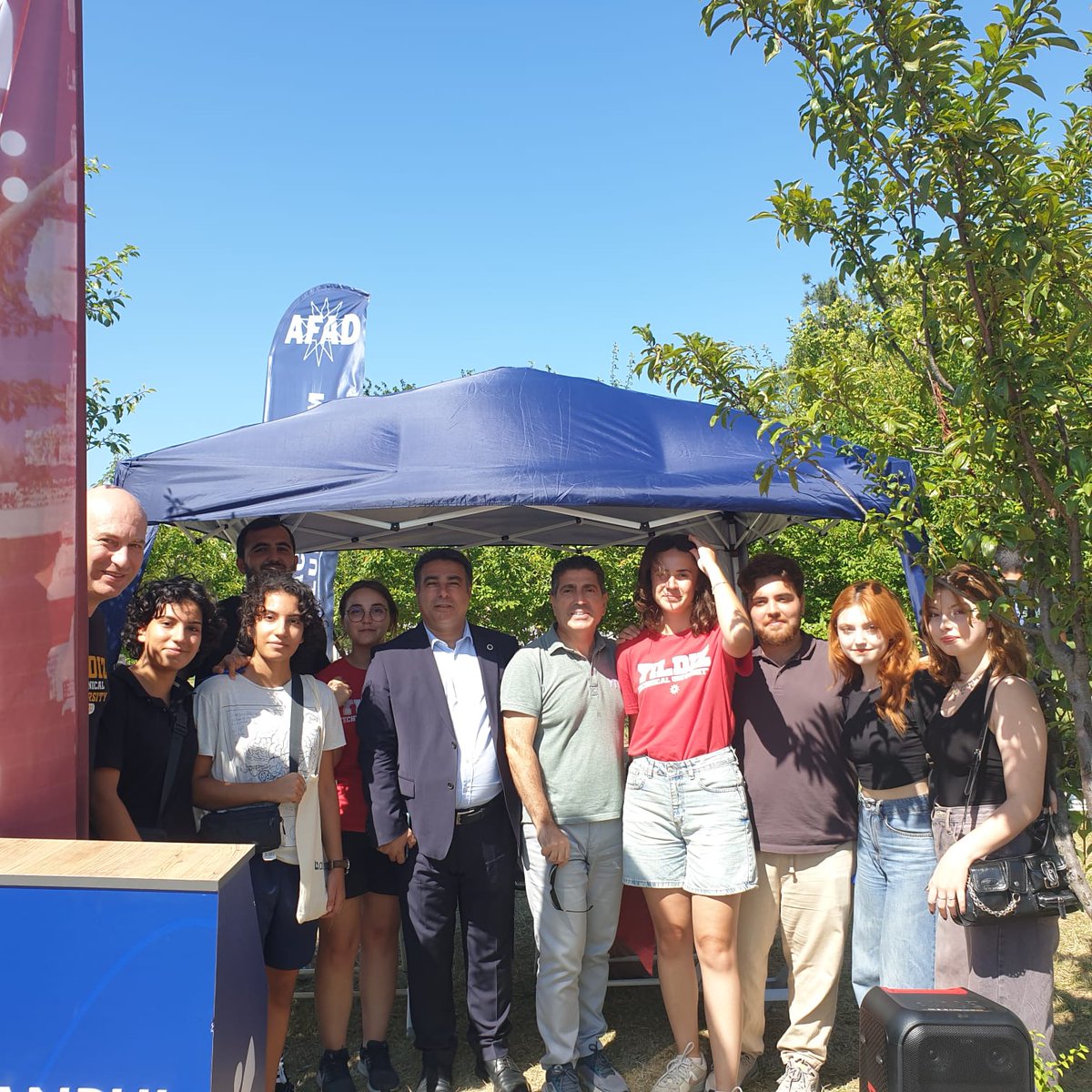 Fakültemizin programlarını öğrenci kulüplerimizden dinleyin. Aklınızda soru işareti kalmasın. Sen de bir Yıldız ol.