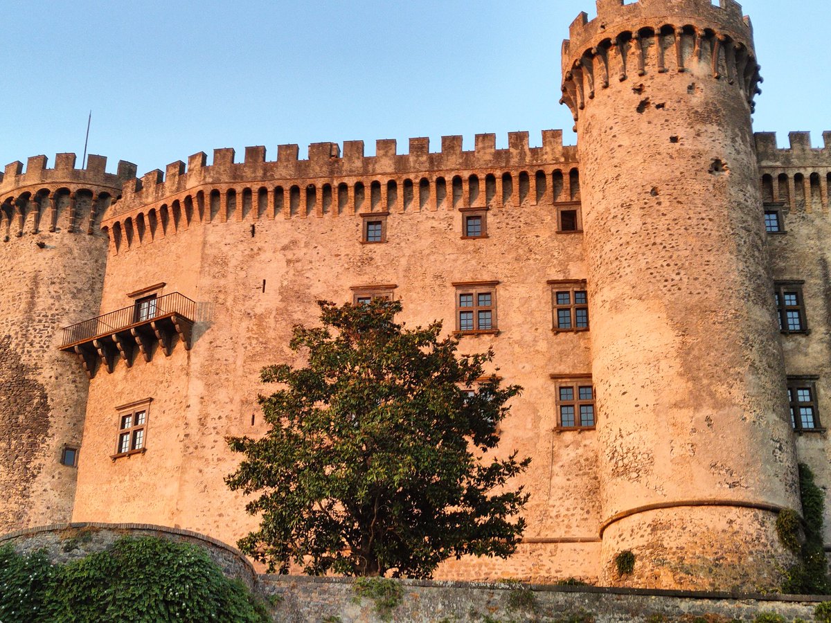 agowitter's tweet image. Castle at the gold hour @ThePhotoHour