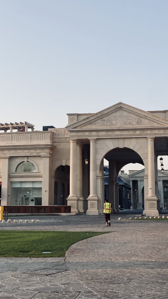 "تخيل أنك تكون مؤذي لدرجة أن تجعل شخصًا يتعكر مزاجه، عندما يتذكرك أو يراك صدفة ويشعر بالضيق من فكرة وجودك فقط!
هناك أشخاص والله ما نتمنى أن نلمحها أو نتذكرها حتى.."

#الأثر_الذي_يبقى