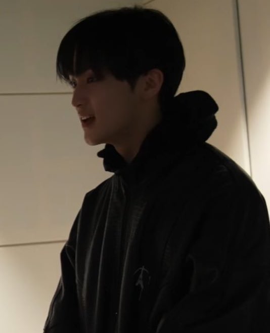 มาร์คลีร่างทองตั้งแต่เด็กจนโตจิงๆ ทำผมเรียบๆตรงๆตั้งแต่รุกกี้ ทุกวันนี้เวลาที่เขาทำผมทรงนั้นก็เหมือนตอนนั้นเลย แต่แค่ดูโตขึ้นไปอีกขั้น ไม่เคยมียุคมืด ไอหนุ่มนี่มันหล่อตั้งแต่เด็กคะ