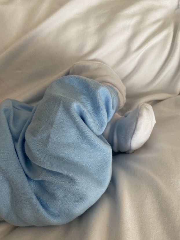 yoongintonic's tweet photo. little news
un mini #kookminau dónde;           

Jmn y Jngkk, dos famosos cantantes, tienen una relación secreta.
¿Qué mejor para revelar su relación, que con una sorpresa de un bebé a bordo de parte del rubio? https://t.co/bZf5WpjtUo