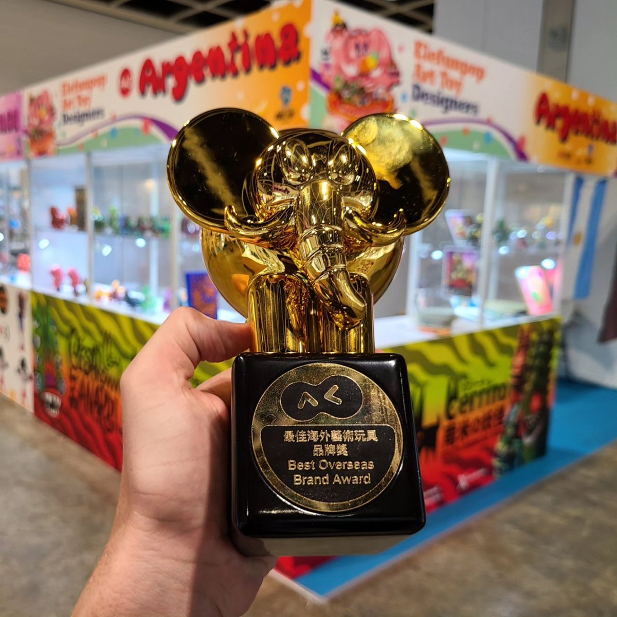 CerritoYokai's tweet photo. 🇭🇰 Day 5! Happily, CERRITO got the "Best overseas Brand Award" of ACGHK & ElefunPop Art & Toy Show!
I'm super happy and grateful for all this love and support 🙏🏻 MUCHAS GRACIAS
.
·
#elefunpop #acghk #cesarzanardi #cerritoyokai #sofvi #exhibition #HONGKONG40 #popart #acghk2024 https://t.co/uCc9AU138h