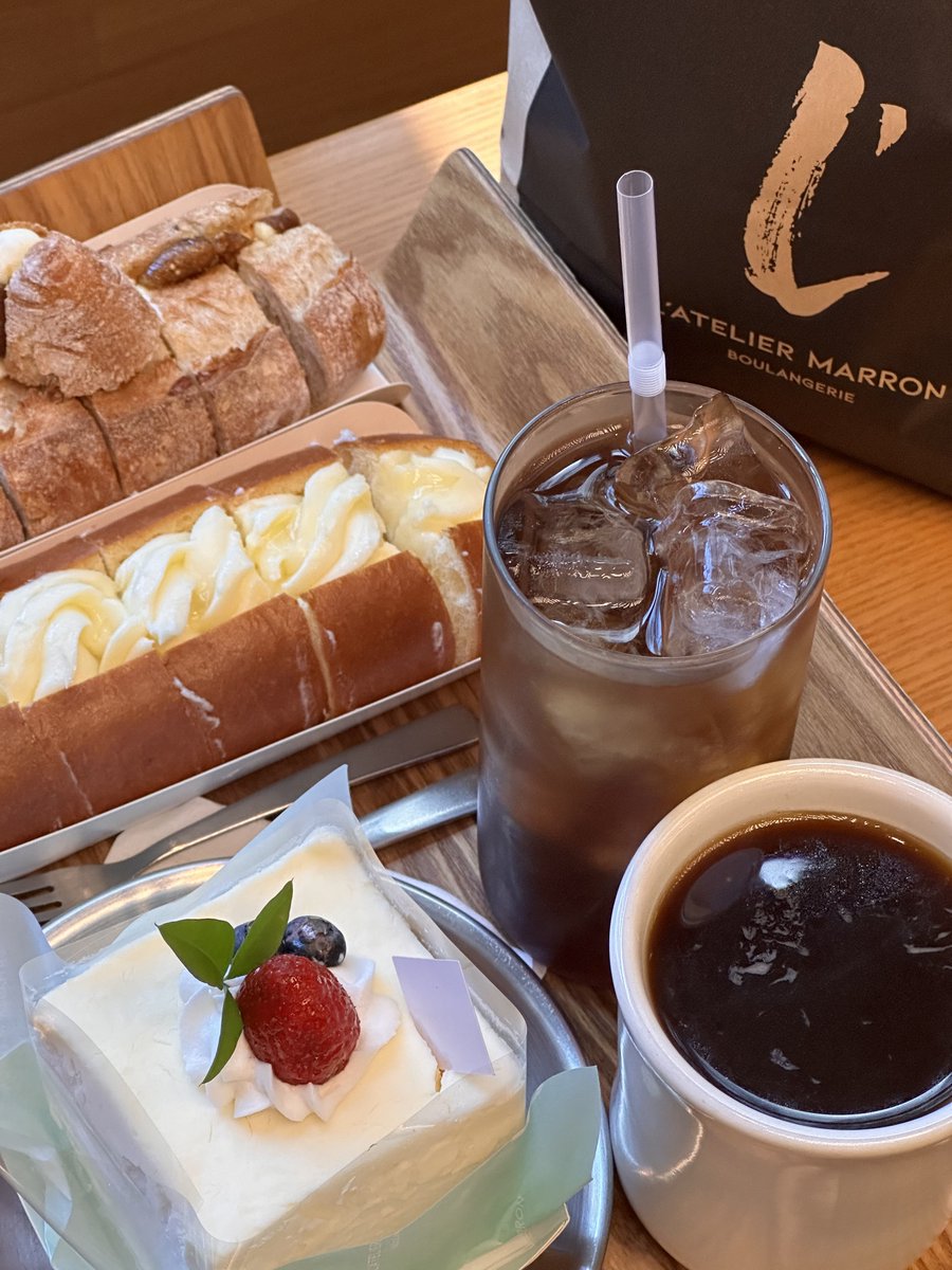 mukbb_san's tweet photo. 🍰 연제구 시청 아뜰리에마롱

빵이 너무너무 맛있고 가격도 저렴해…🥹
카이막이 오천원 폭신케이크도 내가 먹은 케이크 중에 제일 맛있어 🎶 https://t.co/tkMwhtcqtL