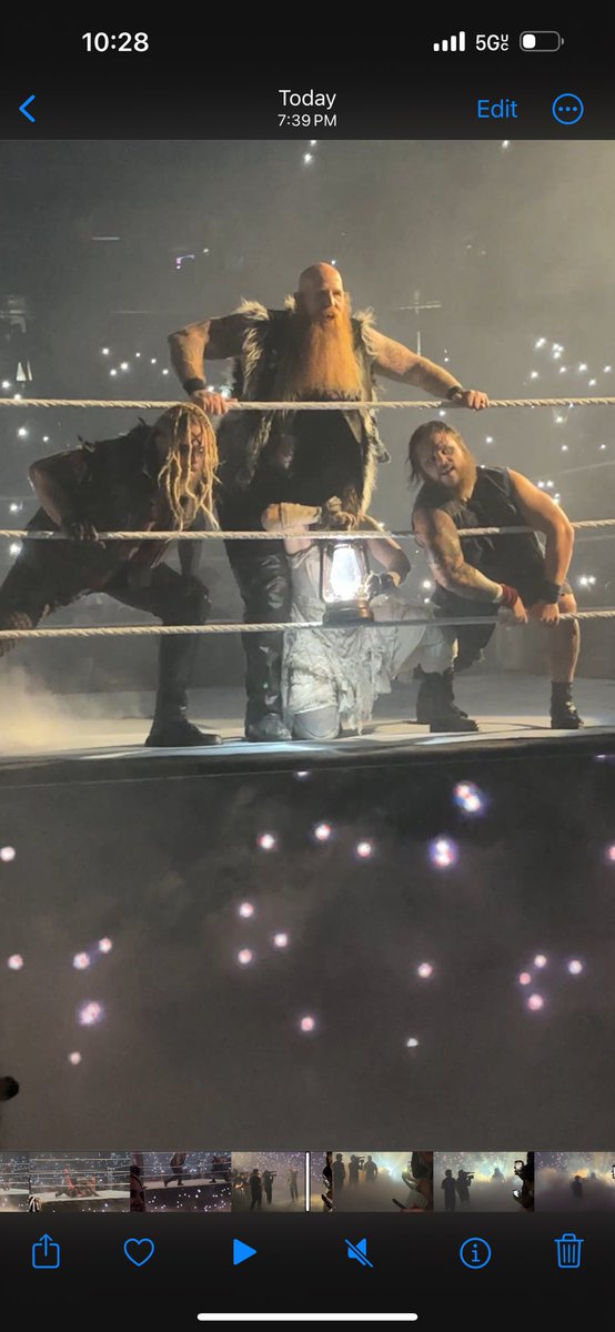 spacecase__'s tweet image. Monday Night Raw
7-29-24
St. Paul, MN
#wwe #WWERaw