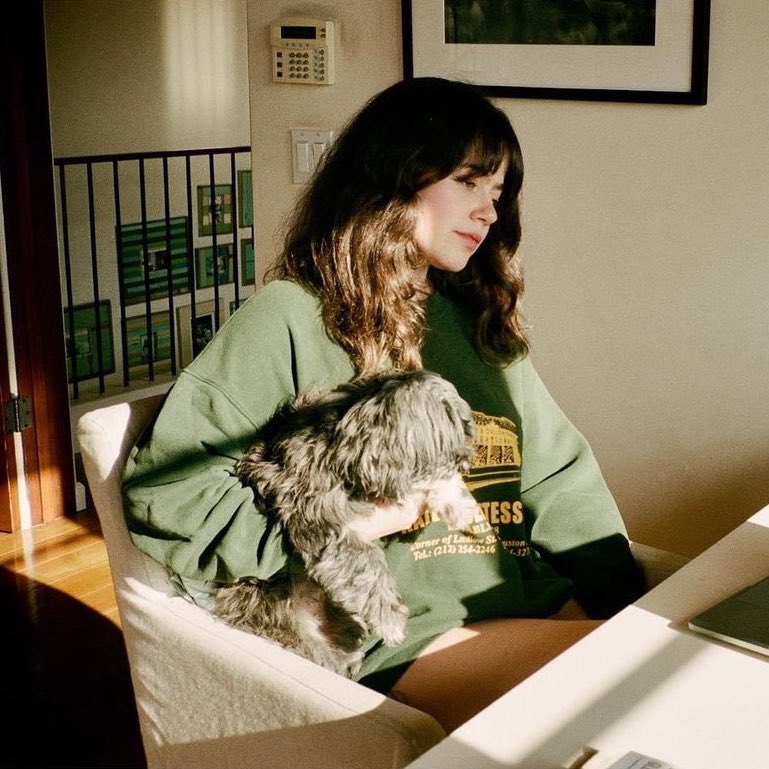 bestofmolly's tweet photo. hello and welcome to bestofmolly, an account dedicated to the one and only molly gordon :) follow for updates and daily content of our fav actress, writer, and director https://t.co/HY3VBeNu8B