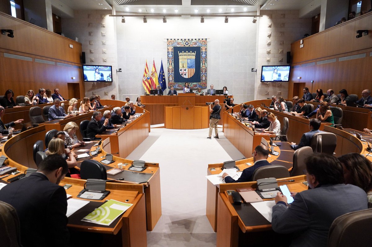TeruelExiste_'s tweet photo. Aragón-Teruel Existe reprocha al @cortes_aragon que todos los proyectos de desarrollo estén centralizados en Zaragoza y su entorno.
Reclama políticas verdaderas de cohesión y reequilibrio territorial y lo acusa de ponerse  de perfil con las #renovables
https://t.co/Vt2SCFRGmW https://t.co/U6JFL6Y8gC