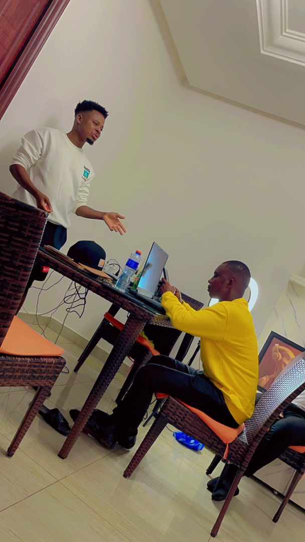 Mawuvi Apex tweet media