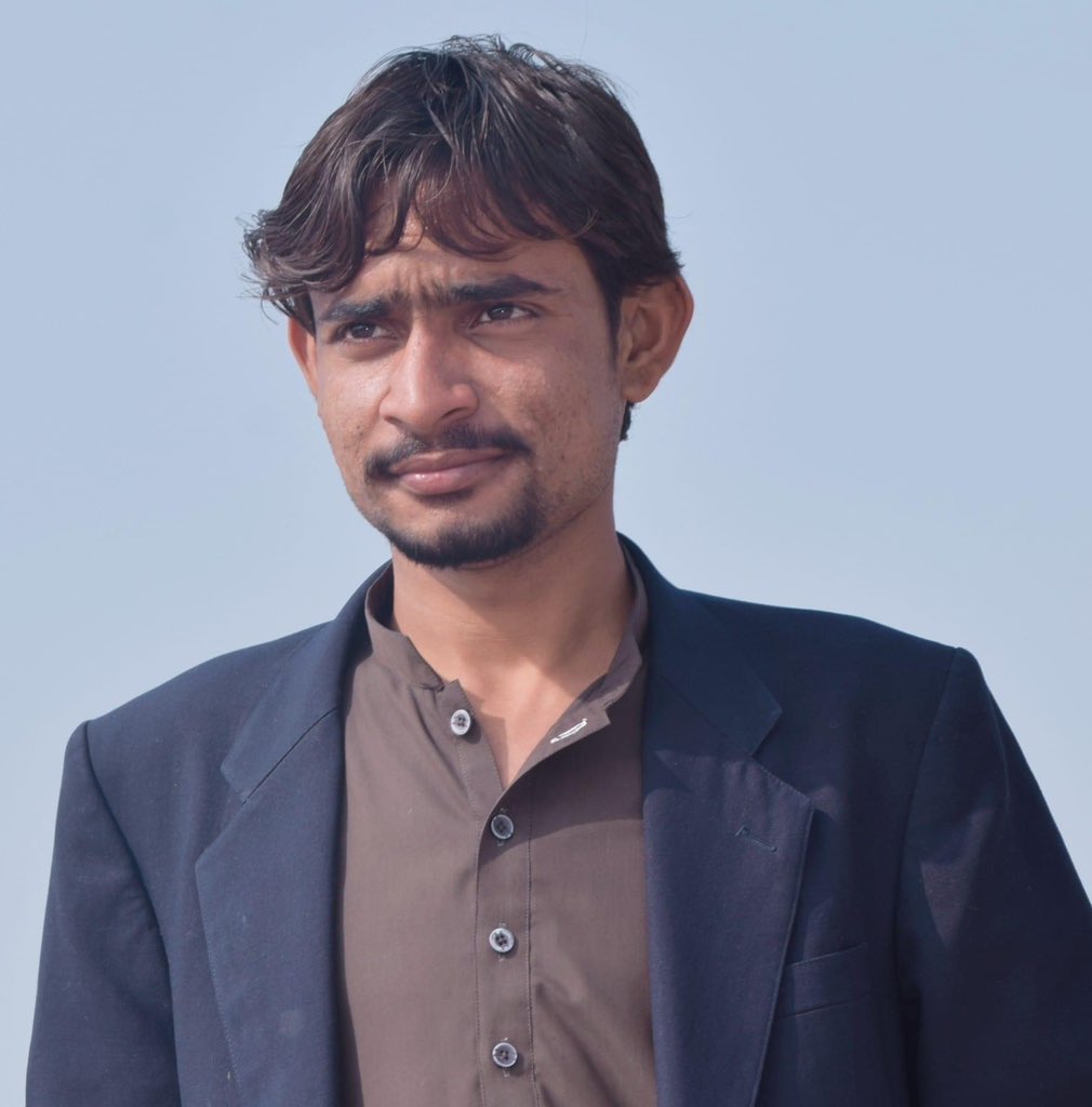 بائیکاٹ ہر حال میں برا نہیں ہوتا۔ بلوچ اسٹوڈنٹس ایکشن کمیٹی کی جانب سے گوادر میں جاری ریاستی تشدد کے خلاف بلوچستان بھر میں تین روزہ تدریسی بائیکاٹ کے فیصلے کو ہم درست سمجھتے ہوئے بھرپور حمایت کرتے ہیں۔

آصف جروار
مرکزی چیف آرگنائزر
سندھ شاگرد سبھا