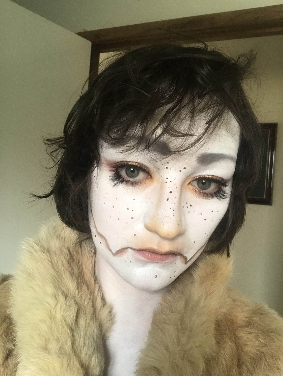 Opal_Lua's tweet photo. Moth Inspired Makeup 🖤💛🧡🤎 https://t.co/lGWOZ1Z74Y