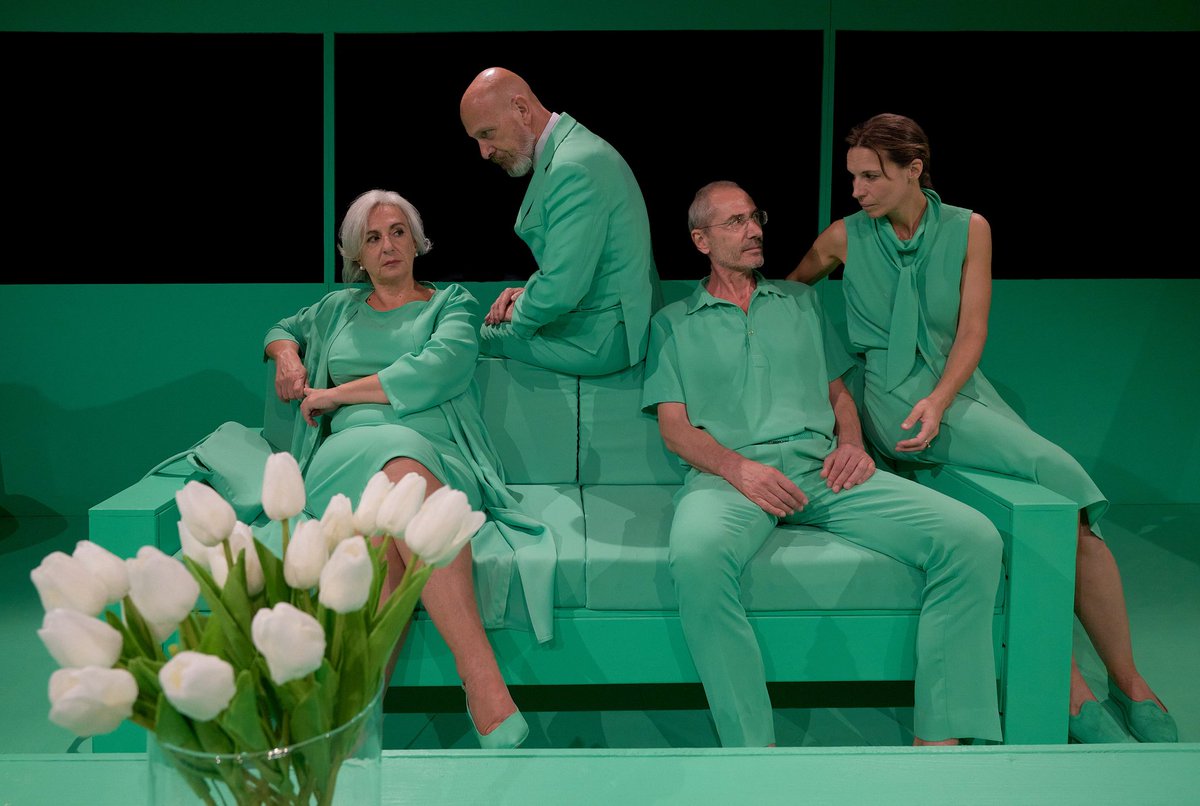 oggi 30 luglio #Udine
Fabrizio Arcuri e Rita Maffei firmano la regia di #Maçalizi. Il dio del massacro, versione in friulano del capolavoro di Yasmina Reza, tradotto da William Cisilino e Michele Calligaris
in scena Fabiano Fantini, Rita Maffei, Massimo Somaglino e Aida Talliente