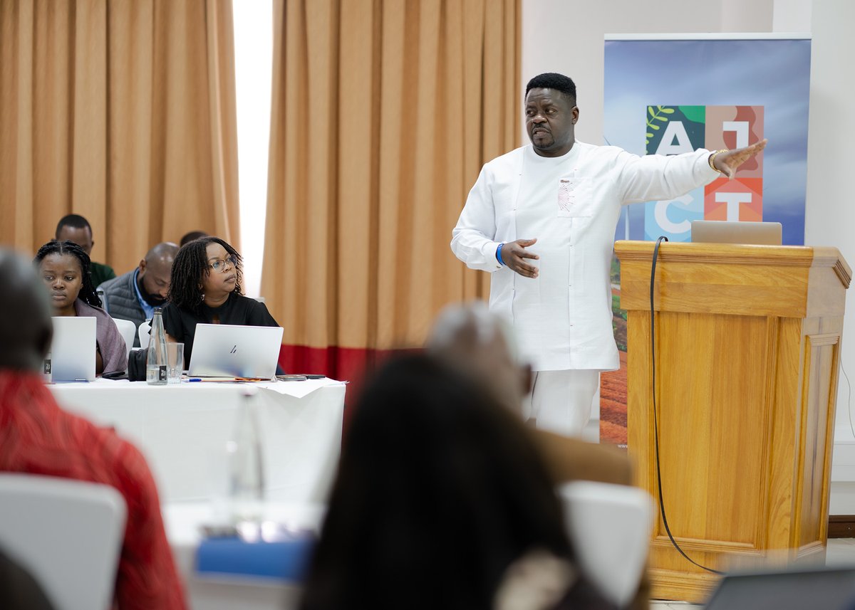 PowerShftAfrica's tweet photo. '‘Data is a critical tool that can be used to solve societal problems. By visualising information, you bring more clarity to issues. This includes climate issues.’’

- Timothy Oriedo, the chief data scientist at Predictive Analytics Lab

#AJCT2024 #Adapt2Live https://t.co/fqwZpA6SI3