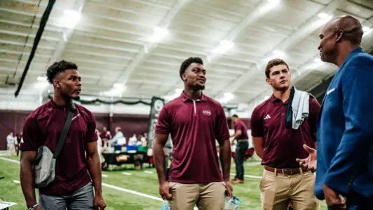 KYVAN® Foods (@kyvan82) on Twitter photo Former Bulldog <a href="/ReggieKelly82/">Reggie Kelly</a> dropping gems at the DAWG Program at <a href="/msstate/">Mississippi State</a> with a few <a href="/HailStateFB/">Mississippi State Football</a> on his side taking it all in! #TheFuture
hailstate.com/news/2024/7/29… Former Bulldog <a href="/ReggieKelly82/">Reggie Kelly</a> dropping gems at the DAWG Program at <a href="/msstate/">Mississippi State</a> with a few <a href="/HailStateFB/">Mississippi State Football</a> on his side taking it all in! #TheFuture
hailstate.com/news/2024/7/29…