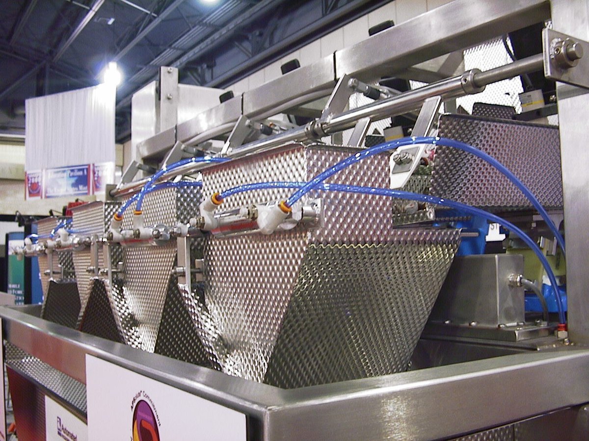 rimex's tweet image. Automated packing machines utilise stainless steel for many of their parts and components.
The hoppers to this packaging machine have been made from a textured 304 BA 6WL finish. #stainlesssteel #packingmachine
rimexmetals.com/sectors/machin…