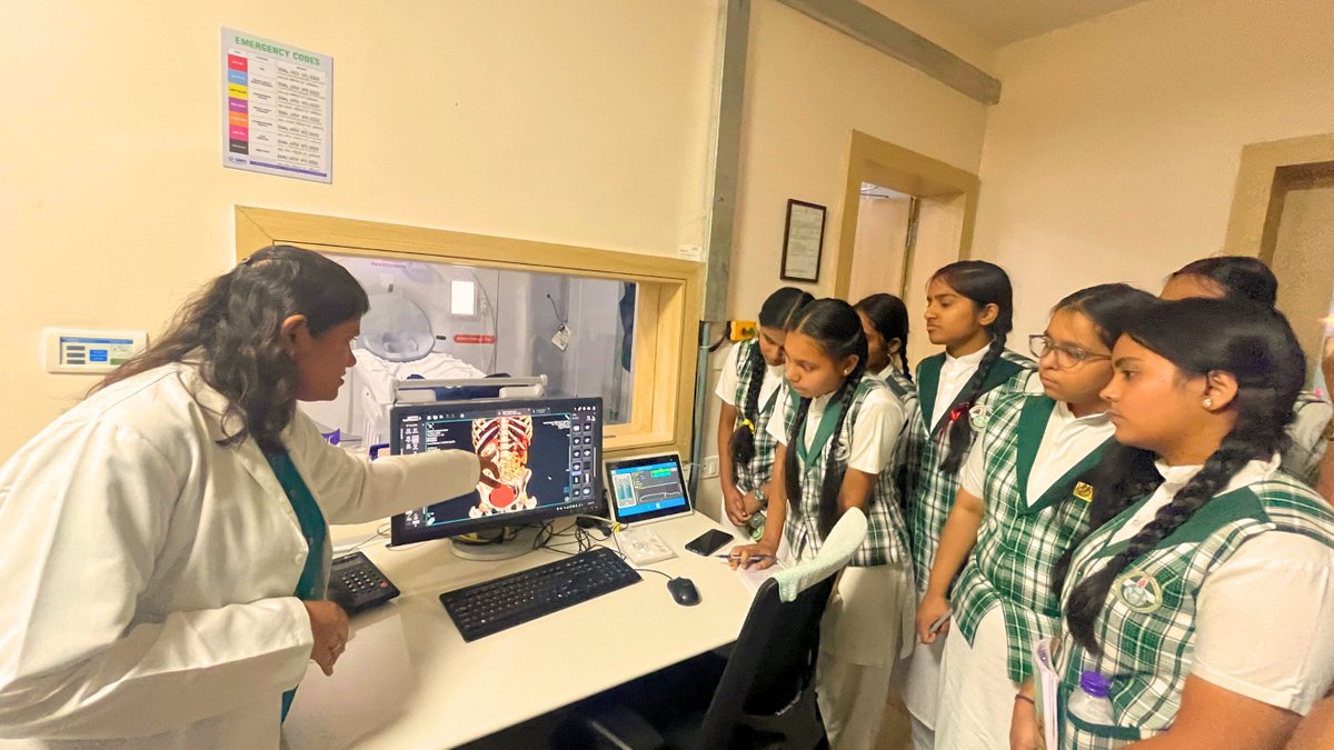 smhbhopal's tweet image. Students from Carmel Convent School Ratanpur had an amazing hands-on experience at SMH Hospital, diving into live labs and learning from our expert doctors. 🚀🔬

☎️Call Now: 0755-4303030
Website: smhbhopal.com

#studentvisit #bhopal #pathlab #bloodbank #life #doctors