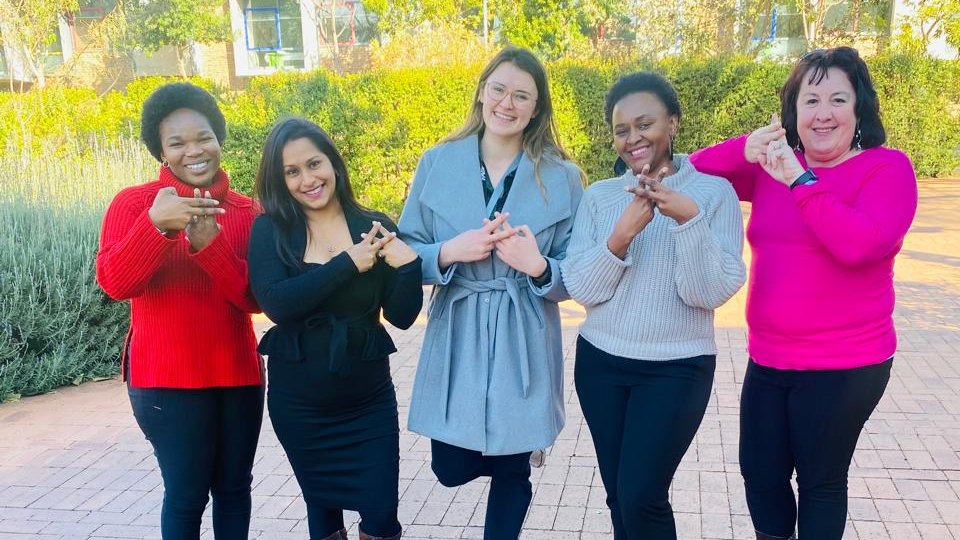 InnovAfricaUP's tweet image. 🌟 Celebrating #Collaboration behind the scenes too!

...and practicing what we preach! 

A few @UPTuks #comms people connecting, helping each other &amp;amp; ideating on next ideas! 

@FutureAfricaUP @AfricaSLP @UPnasagric @Fabiteam1 
#Hashtags #scicomm #SocialMediaManagement