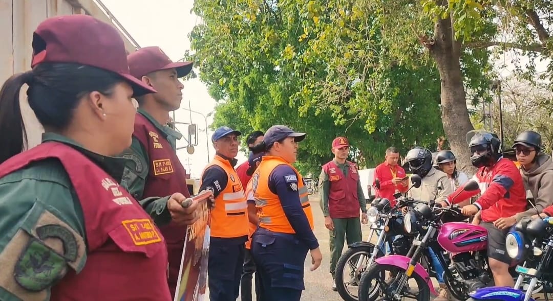 Segunda97170's tweet photo. #08JUL Nuestros hombres y mujeres de chaleco Carrubio están comprometidos con el bienestar de nuestro  pueblo Venezolano.
@nicolasmaduro 
@padrinovladimir 
@dhernandezlarez
@elioestradaparedes
@ramosiriza.ve https://t.co/HWAAlRCBwg