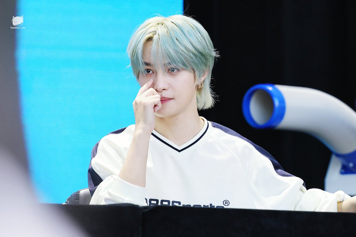 Hazelnut_1010's tweet photo. 240728 BUSAN FANSIGN
👊🏻🙌🏻

#YangYang #양양 #刘扬扬 #ヤンヤン
#WayV #威神V #NCT https://t.co/DYJdaLrJ7i