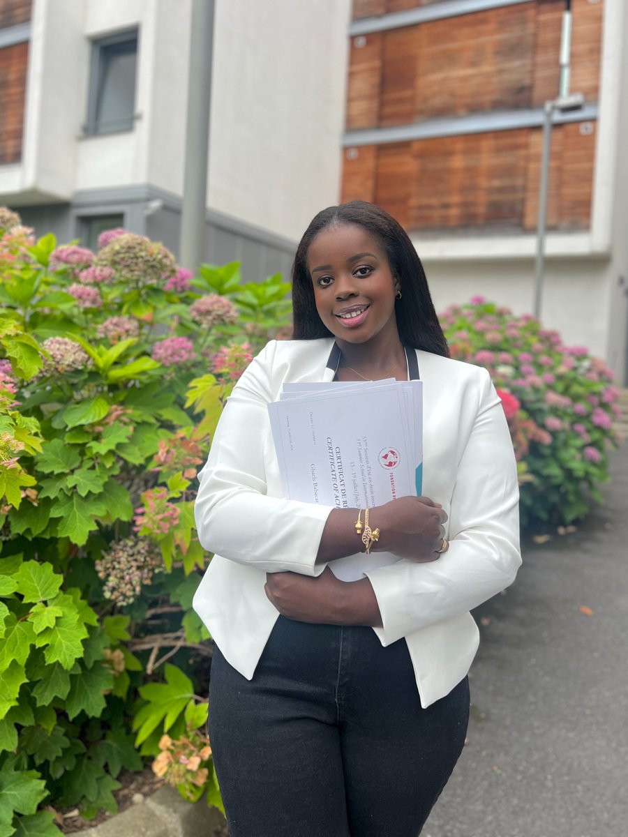 GhaelsMbaye's tweet photo. Certifiée par l'Institut International des Droits de l'Homme à Strasbourg. Une belle expérience que j'ai hâte de partager avec vous. #kebetu https://t.co/h6jDkLdAhV