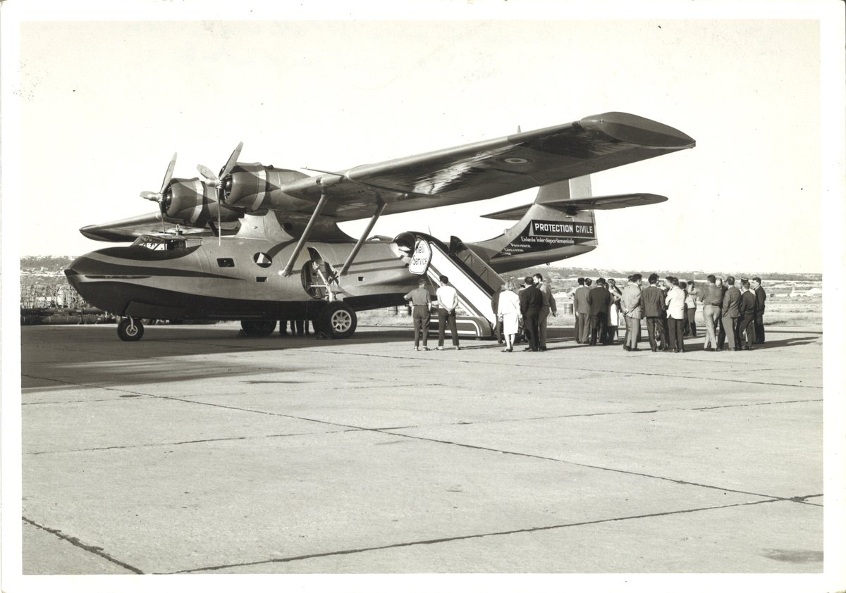 EntenteValabre's tweet photo. [ 1964 - 2024 : #photosouvenir ] 

Il y a 60 ans, l'@EntenteValabre réceptionnait les 2 Catalina achetés pour la saison estivale de lutte contre les #FeuxDeForêt. Sous l'impulsion du Préfet Arrighi, cette initiative a démontré l'irremplaçable nécessité des avions bombardiers d'eau pour la lutte contre les incendies de végétation. 

#pompier #sapeurpompier #Sdis #CatalinaAirplane #avionbombardiers #prevention #photossouvenirs #histoire @SecCivileFrance  @Prefet13 @departement13 @PompiersFR @Pompiers_13 @MaRegionSud #ententevalabre