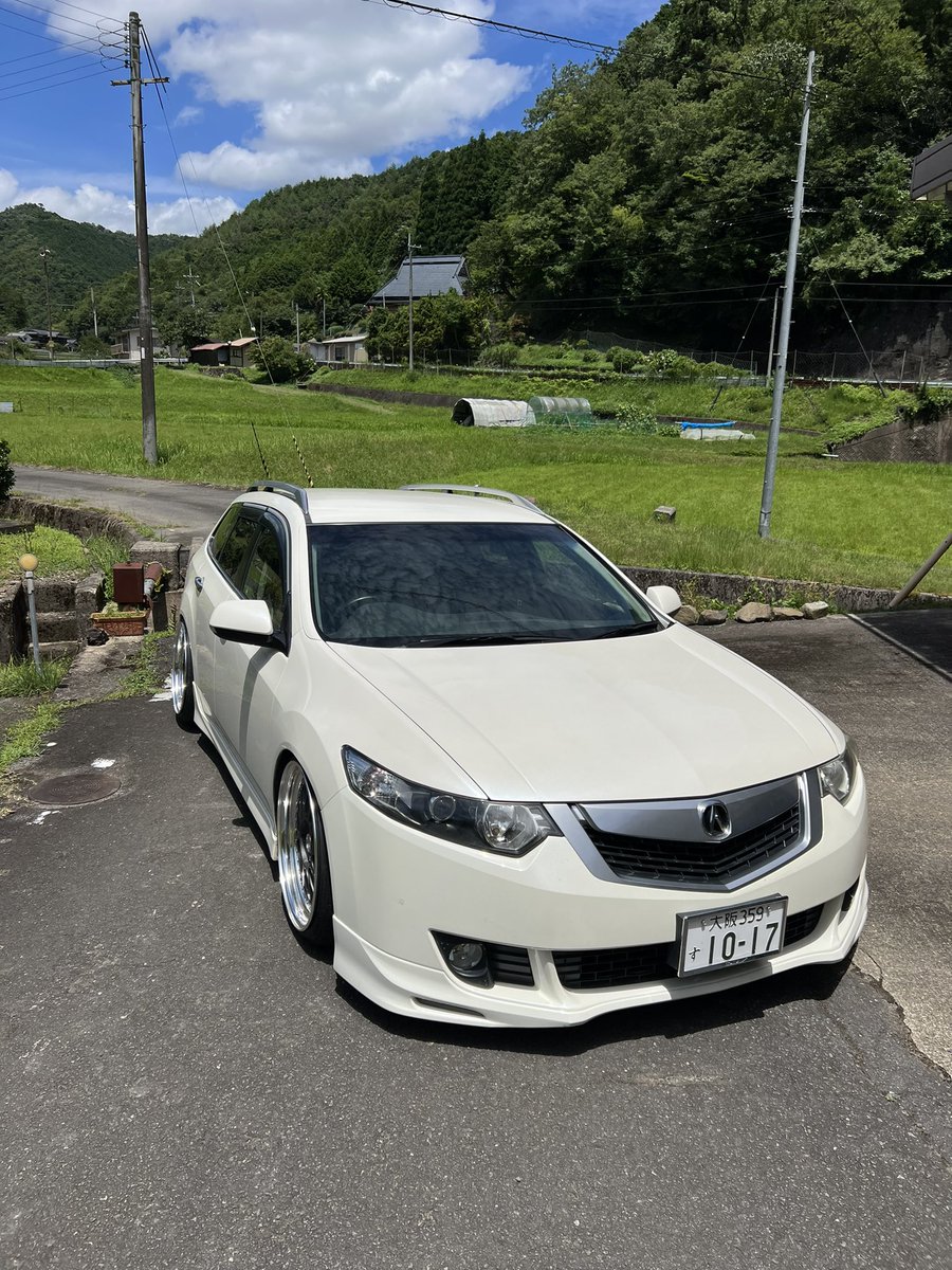 フロントアキュラ化しました。

リアエンブレムはまだ届いてないので、恥ずかしい状態です😅

#アコードツアラー
#アコツア
#アキュラ
