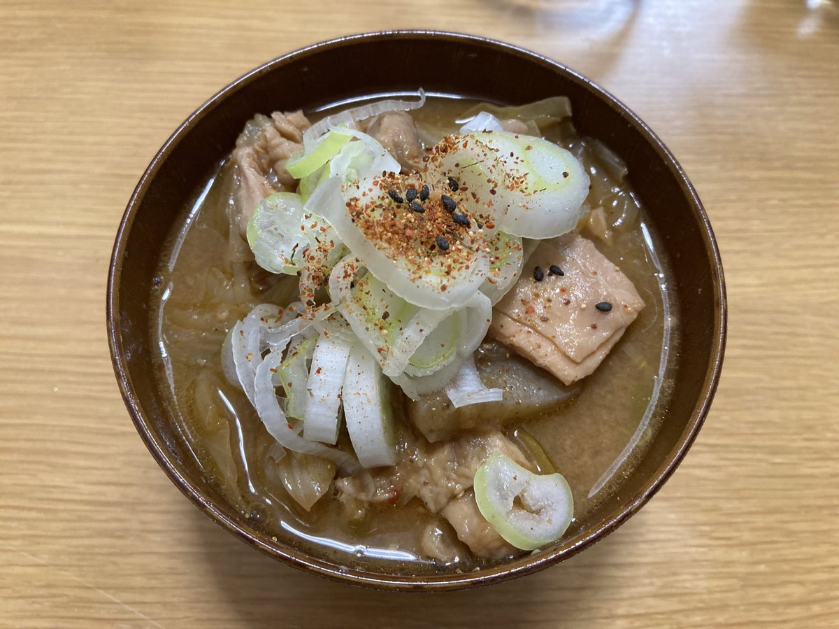 RYagisawa's tweet photo. 今日のモツ煮は過去一かもしれない。厳密な意味でのモツ煮というよりは、ごった煮といったほうが正確か。 https://t.co/dYtLKxzfjD