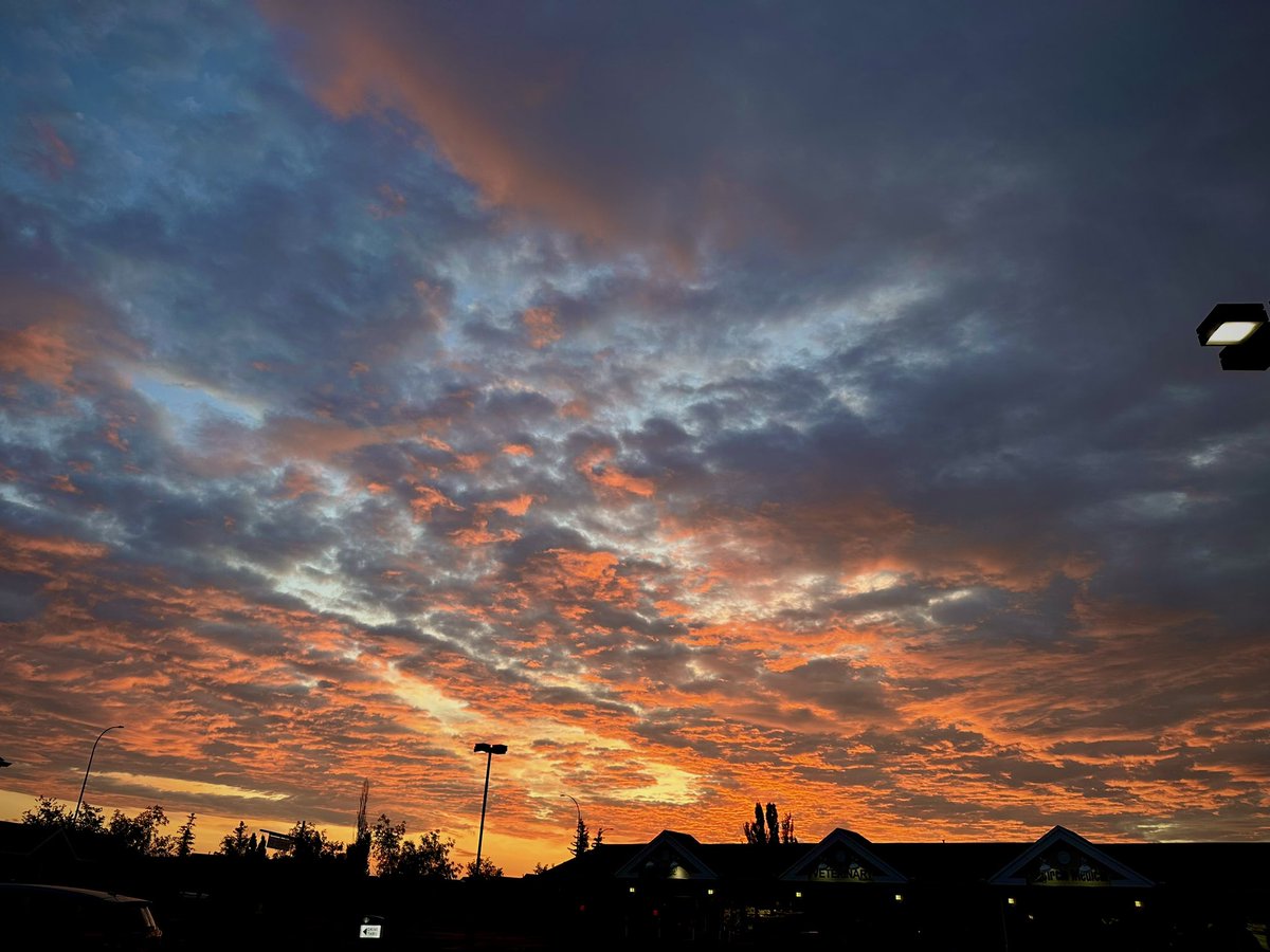 JoeisCranky's tweet image. Good morning #yyc #sunrise #ShareYourWeather