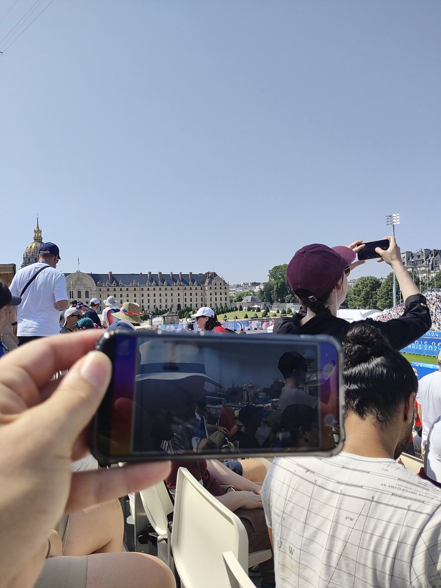 rousseaurom1's tweet photo. Depuis les Invalides pour la qualification de Thomas Chirault ; l'expérimentation #5Gbroadcast fonctionne toujours bien pour recevoir sans forfait mobile la #TNT #innovation par @TDFgroupe #futureofDTT https://t.co/yHWqqZDsKo