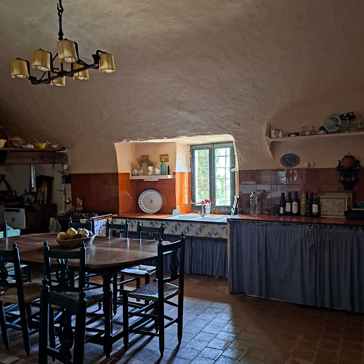 Que n'és de bonic el racó de l'aigüera d'aquesta masia del Maresme!