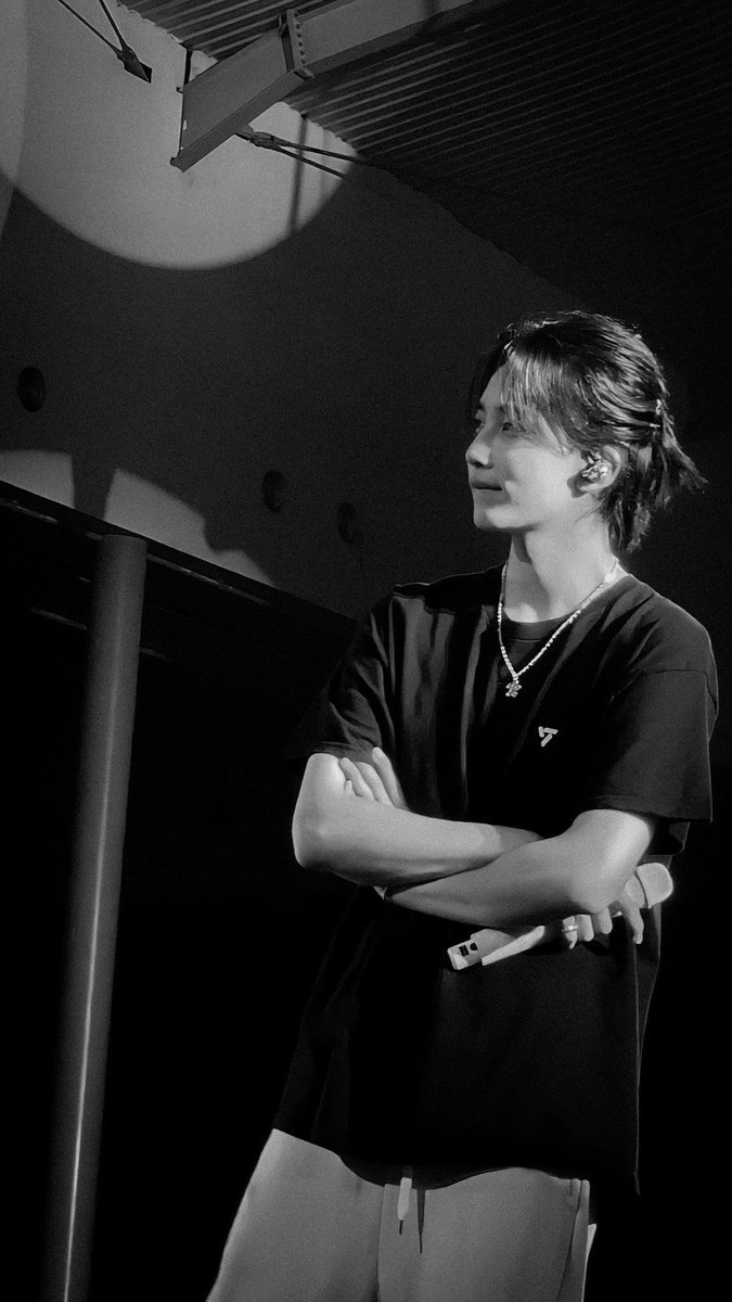 ikighannie's tweet image. this specific be the sun jeonghan