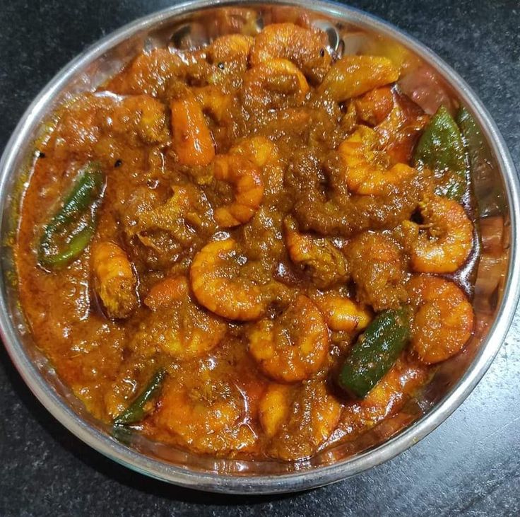 PositiveMattume's tweet photo. Cooking is a Therapy INDEED 😍✨❤️🤌🧿
Mutton Briyani and Prawn Chokku 🌝❤️🔥
Uppu mattum anga anga little sodhappal😂 Mathapadi came out perfect and adipoli taste 🥳💃❤
Poi oru kattu kattitu varan 🏃♀️
#CookingJourney https://t.co/gzK67IJiq3